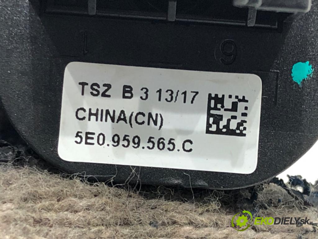 SKODA OCTAVIA III Combi (5E5, 5E6) 2012 - 2022    1.4 TSI 110 kW [150 KM] benzyna 2014 - 2020  Prepínač nastavenia spätných zrkadiel 5E0959565C (Prepínače, spínače, tlačidlá a ovládače kúrenia)