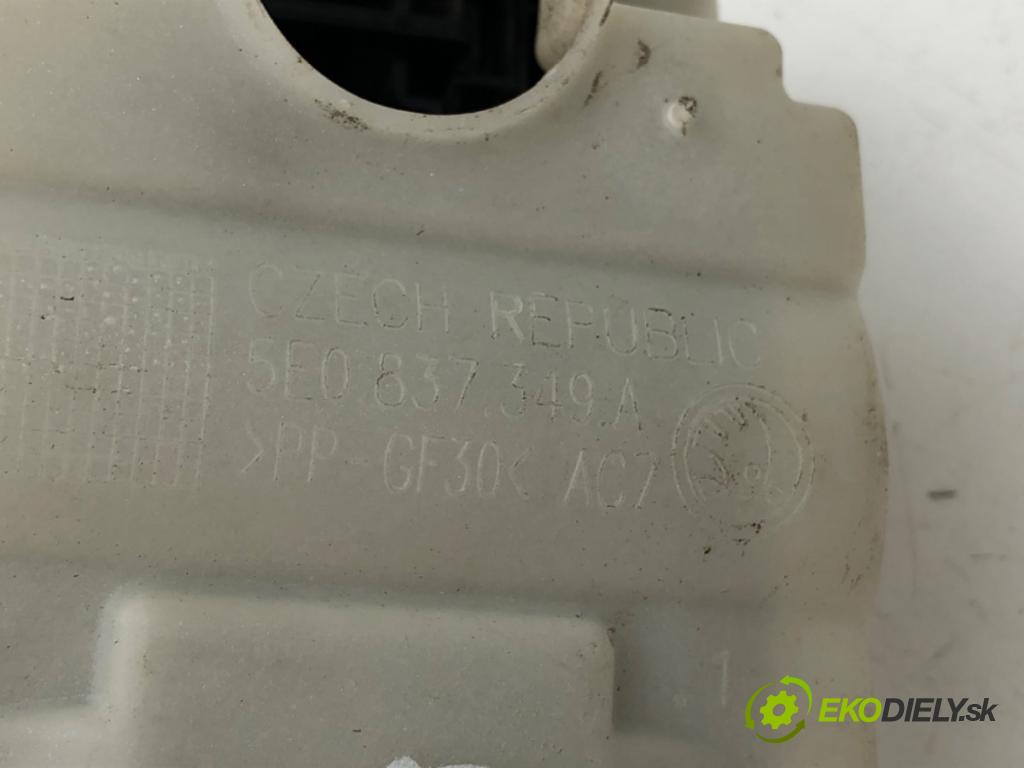 SKODA OCTAVIA III Combi (5E5, 5E6) 2012 - 2022    1.4 TSI 110 kW [150 KM] benzyna 2014 - 2020  Kľučka vonkajšia pravy zad