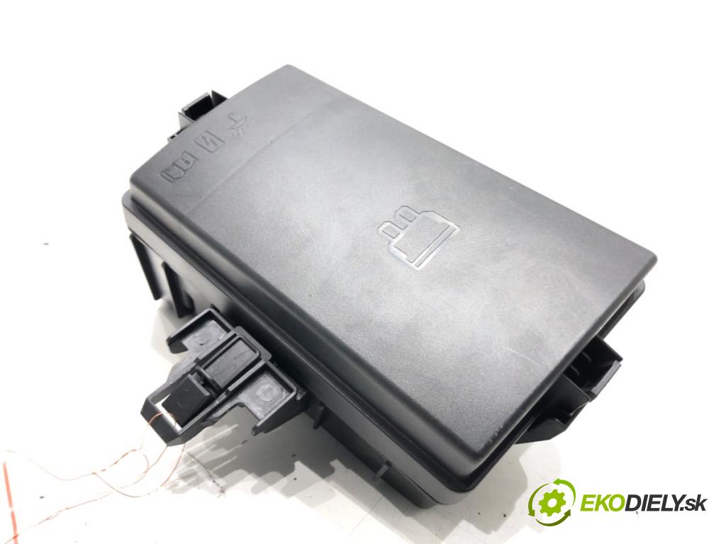 SKODA OCTAVIA III Combi (5E5, 5E6) 2012 - 2022    1.4 TSI 110 kW [150 KM] benzyna 2014 - 2020  skříňka poistková 5Q0907361D (Pojistkové skříňky)