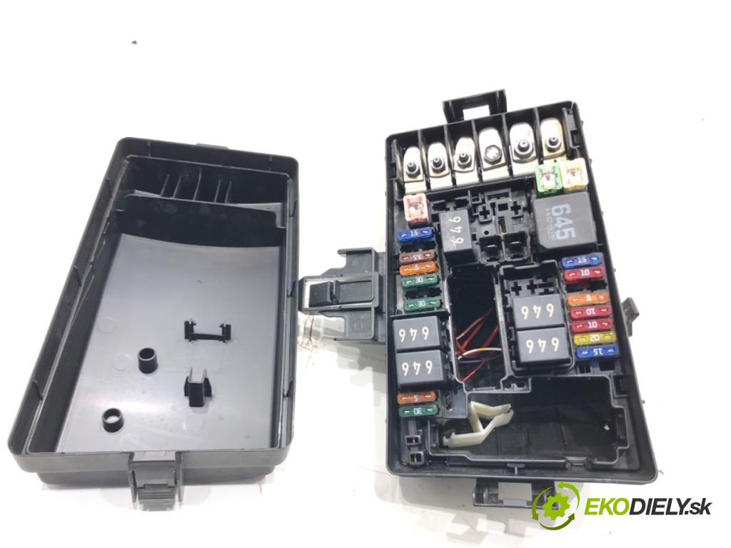 SKODA OCTAVIA III Combi (5E5, 5E6) 2012 - 2022    1.4 TSI 110 kW [150 KM] benzyna 2014 - 2020  skříňka poistková 5Q0907361D (Pojistkové skříňky)