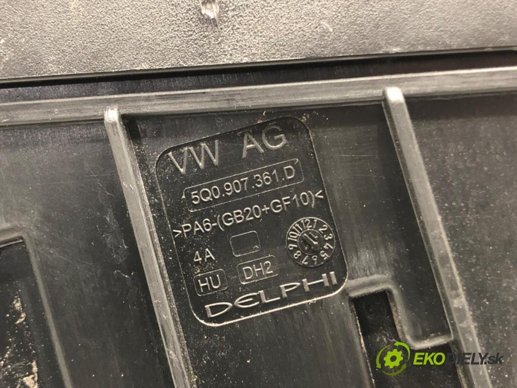 SKODA OCTAVIA III Combi (5E5, 5E6) 2012 - 2022    1.4 TSI 110 kW [150 KM] benzyna 2014 - 2020  skříňka poistková 5Q0907361D (Pojistkové skříňky)