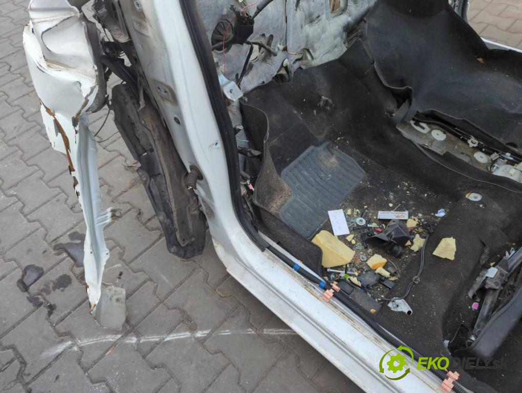 TOYOTA YARIS (_P13_) 2010 - 2022    1.0 (KSP130_) 51 kW [69 KM] benzyna 2010 - 2022  KAROSERIA ČTVRŤÁK blatník zadní část levý pravý práh střecha