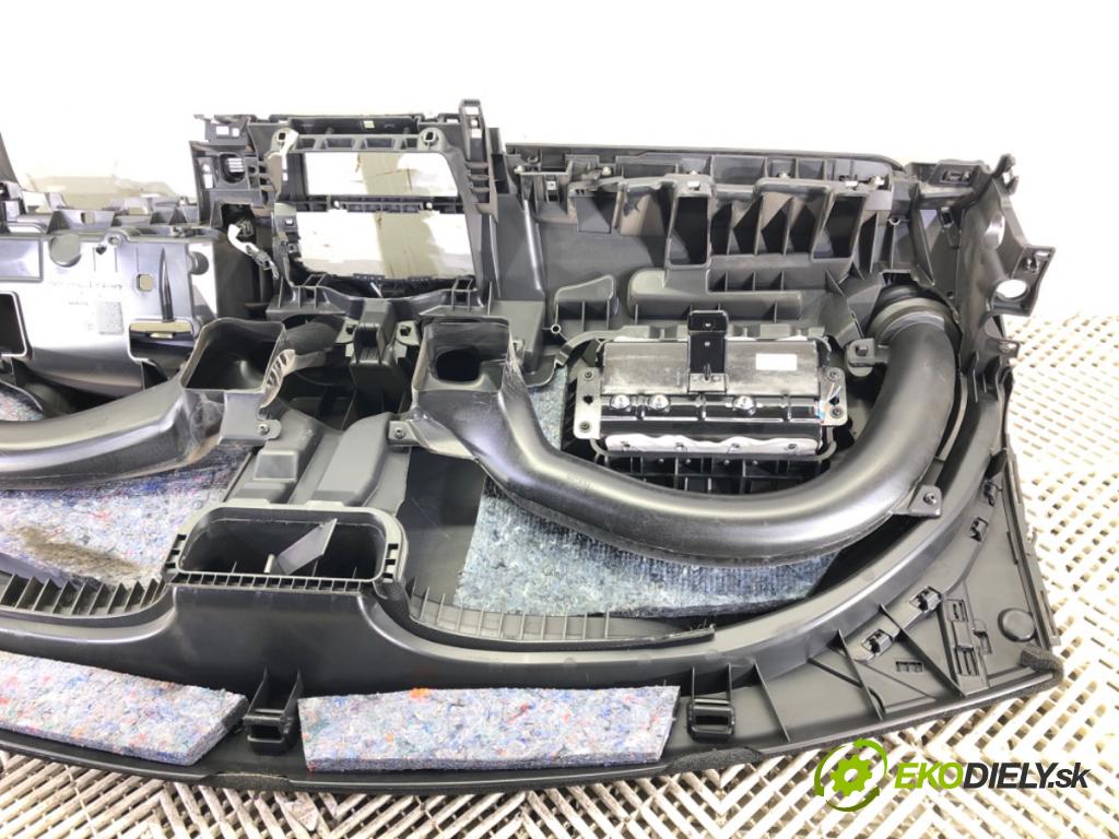 MERCEDES-BENZ CITAN Mixto (Double Cabin) (W415) 2012 - 2021    109 CDI (415.603, 415.605) 66 kW [90 KM] olej napędowy 2012 - 2021  Palubná doska  (Palubné dosky)