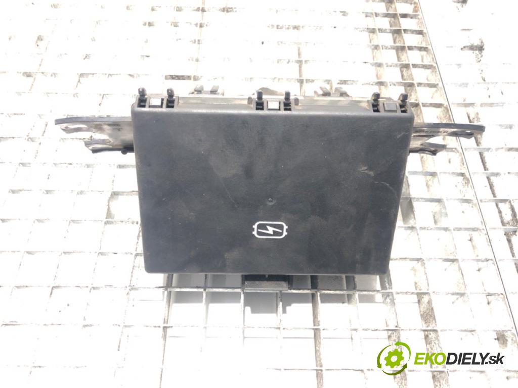 FORD TRANSIT Autobus (E_ _) 1994 - 2000    2.5 DI (EBL, ECL, EDS, EDL) 56 kW [76 KM] olej napędowy 1994 - 2000  skříňka poistková  (Pojistkové skříňky)