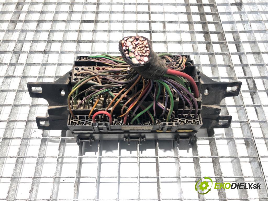 FORD TRANSIT Autobus (E_ _) 1994 - 2000    2.5 DI (EBL, ECL, EDS, EDL) 56 kW [76 KM] olej napędowy 1994 - 2000  skříňka poistková  (Pojistkové skříňky)