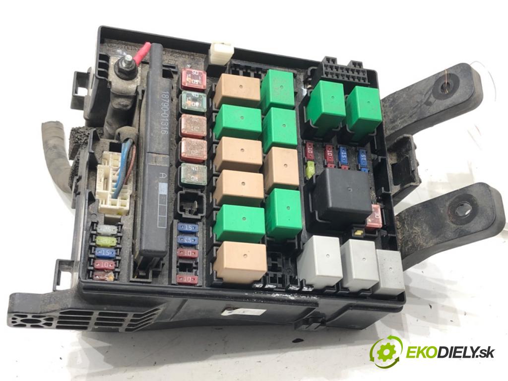 KIA SPORTAGE III (SL) 2009 - 2022    1.7 CRDi 85 kW [116 KM] olej napędowy 2010 - 2022  skříňka poistková 91451-3U244 (Pojistkové skříňky)