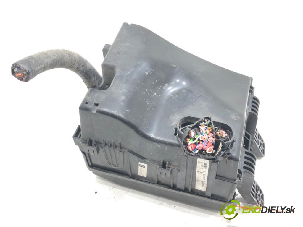 KIA SPORTAGE III (SL) 2009 - 2022    1.7 CRDi 85 kW [116 KM] olej napędowy 2010 - 2022  skříňka poistková 91451-3U244 (Pojistkové skříňky)