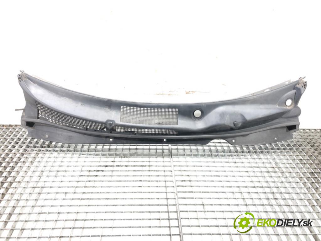 KIA SPORTAGE III (SL) 2009 - 2022    1.7 CRDi 85 kW [116 KM] olej napędowy 2010 - 2022  Torpédo, plast pod čelné okno  (Torpéda)