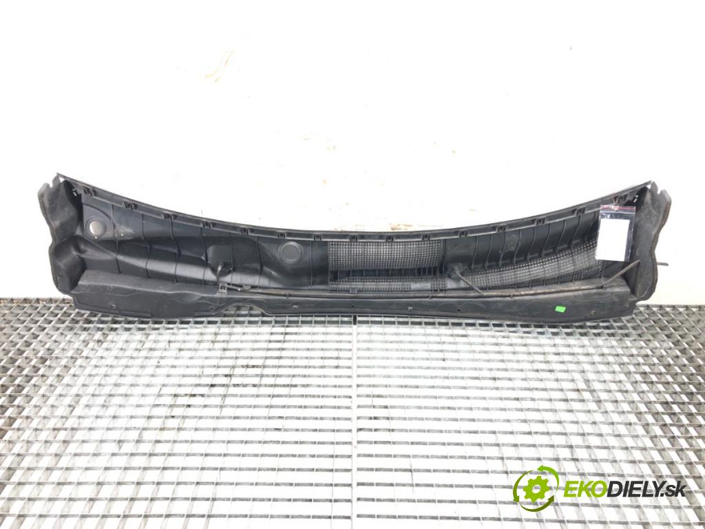 KIA SPORTAGE III (SL) 2009 - 2022    1.7 CRDi 85 kW [116 KM] olej napędowy 2010 - 2022  Torpédo, plast pod čelné okno  (Torpéda)