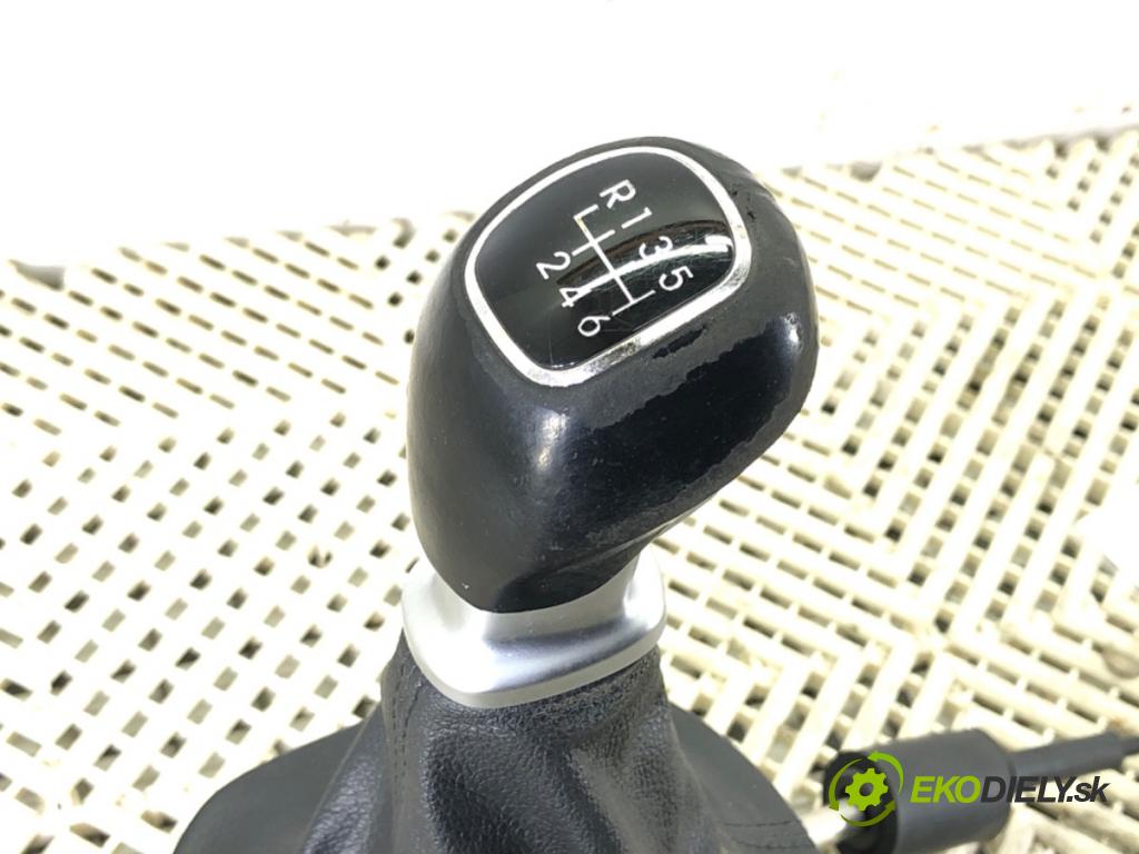 KIA SPORTAGE III (SL) 2009 - 2022    1.7 CRDi 85 kW [116 KM] olej napędowy 2010 - 2022  Kulisa 43700-3U410 (Rýchlostné páky / kulisy)