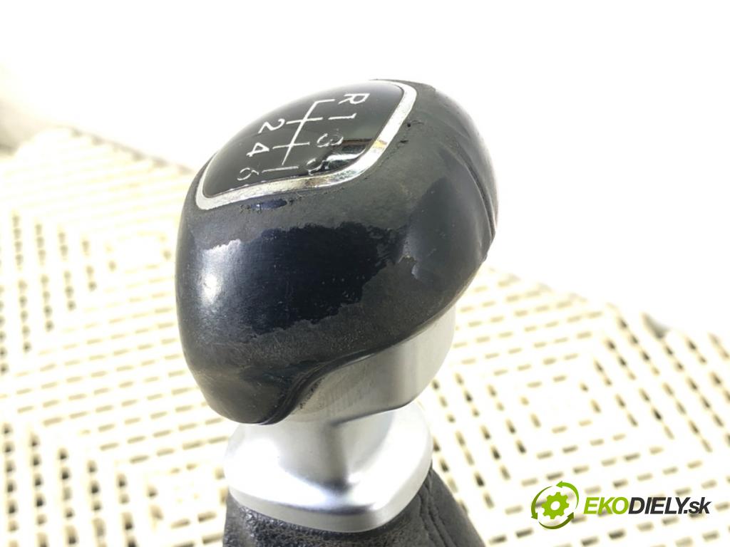 KIA SPORTAGE III (SL) 2009 - 2022    1.7 CRDi 85 kW [116 KM] olej napędowy 2010 - 2022  Kulisa 43700-3U410 (Rýchlostné páky / kulisy)