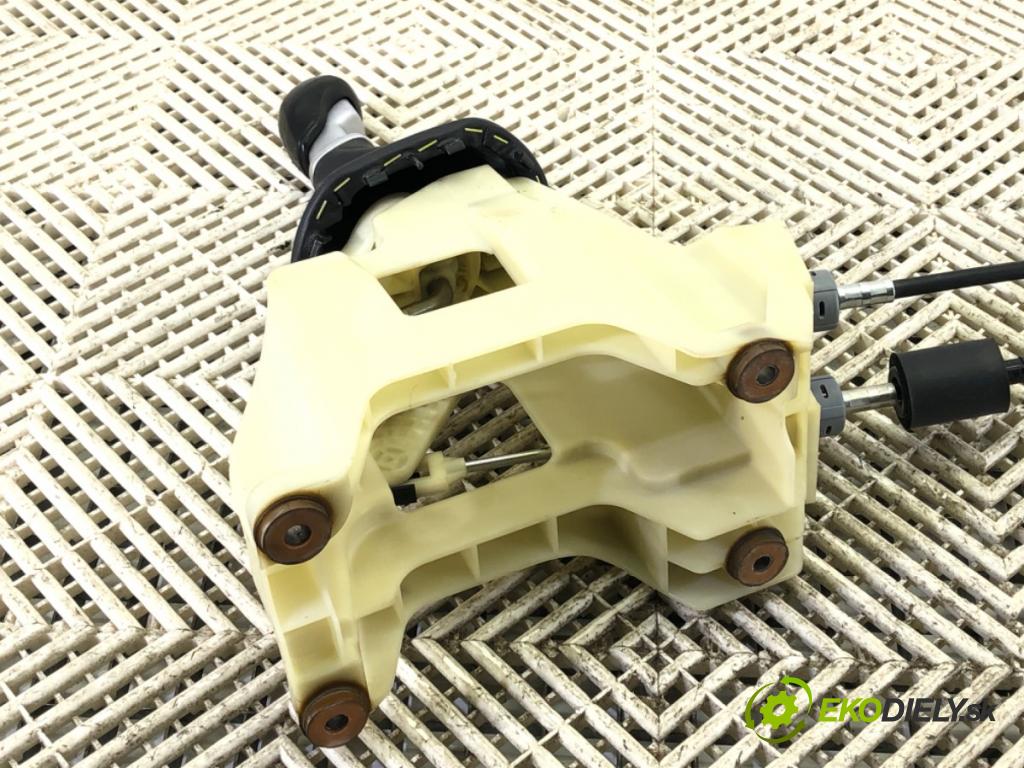 KIA SPORTAGE III (SL) 2009 - 2022    1.7 CRDi 85 kW [116 KM] olej napędowy 2010 - 2022  Kulisa 43700-3U410 (Rýchlostné páky / kulisy)