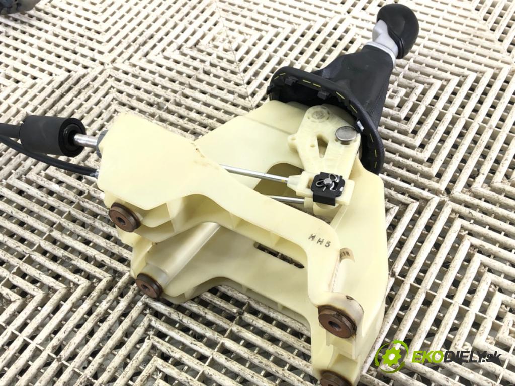 KIA SPORTAGE III (SL) 2009 - 2022    1.7 CRDi 85 kW [116 KM] olej napędowy 2010 - 2022  Kulisa 43700-3U410 (Rýchlostné páky / kulisy)