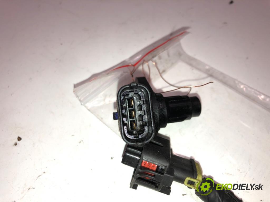 KIA SPORTAGE III (SL) 2009 - 2022    1.7 CRDi 85 kW [116 KM] olej napędowy 2010 - 2022  snímač pozice vačkového hřídele 39300-2A000 (Snímače polohy kliky, vačky)