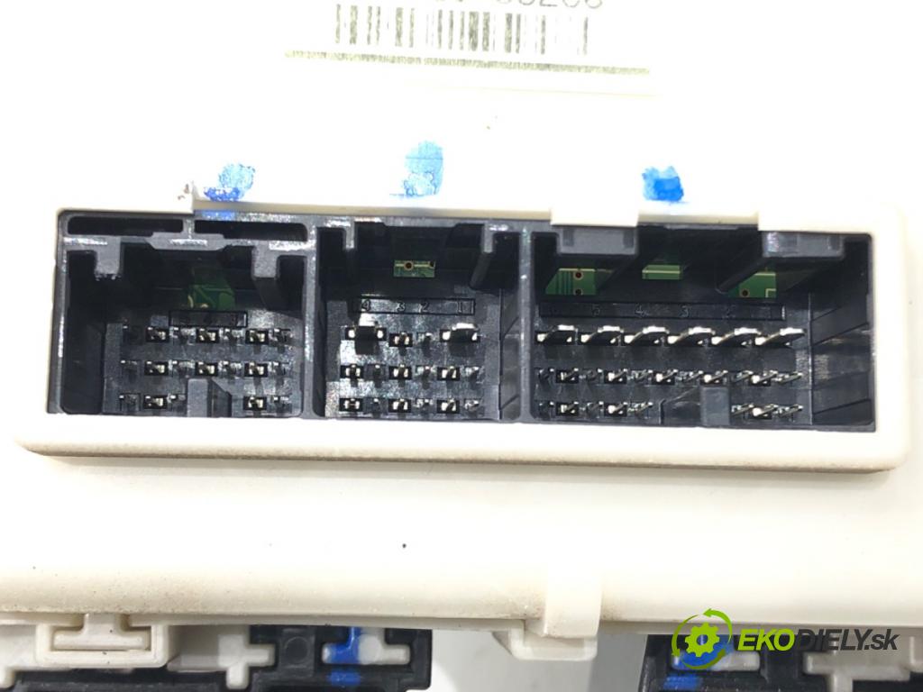 TOYOTA AVENSIS Kombi (_T27_) 2009 - 2018    2.0 D-4D (ADT270_) 93 kW [126 KM] olej napędowy 2009 - 2018  skříňka poistková  (Pojistkové skříňky)