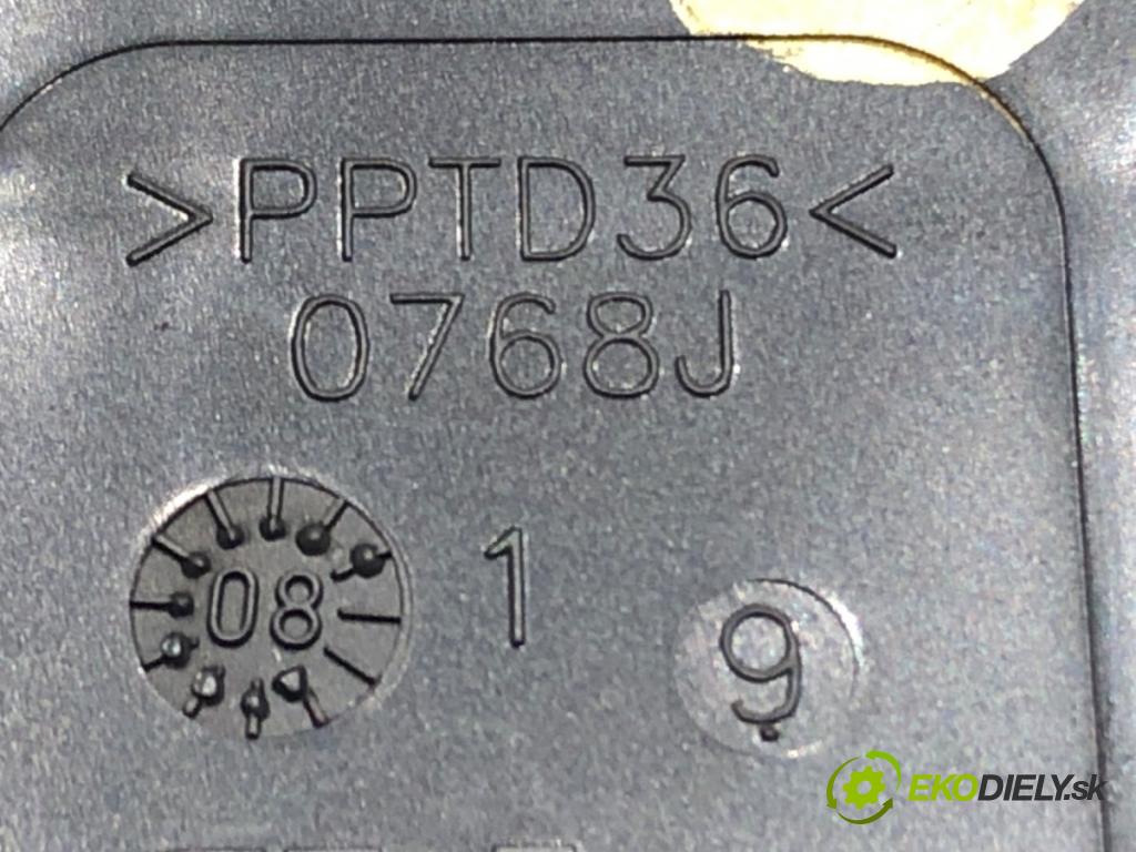 TOYOTA AVENSIS Kombi (_T27_) 2009 - 2018    2.0 D-4D (ADT270_) 93 kW [126 KM] olej napędowy 2009 - 2018  Panel ovládania kúrenia  (Prepínače, spínače, tlačidlá a ovládače kúrenia)