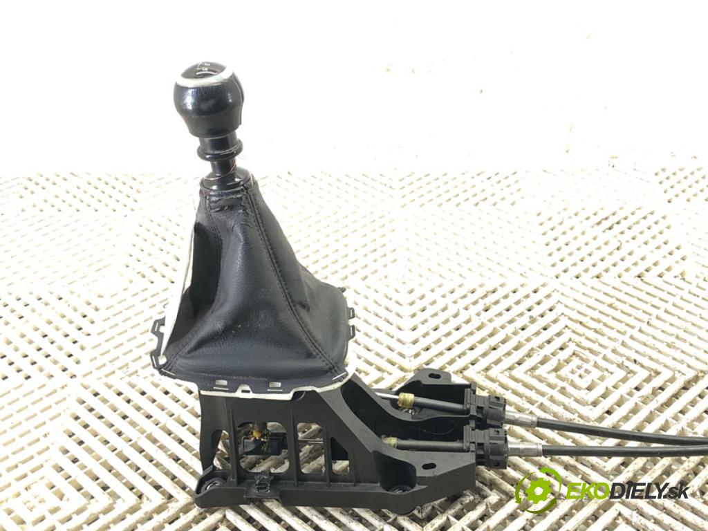 TOYOTA AVENSIS Kombi (_T27_) 2009 - 2018    2.0 D-4D (ADT270_) 93 kW [126 KM] olej napędowy 2009 - 2018  Kulisa 335300511 (Rýchlostné páky / kulisy)