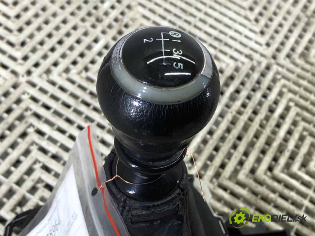 TOYOTA AVENSIS Kombi (_T27_) 2009 - 2018    2.0 D-4D (ADT270_) 93 kW [126 KM] olej napędowy 2009 - 2018  Kulisa 335300511 (Rýchlostné páky / kulisy)