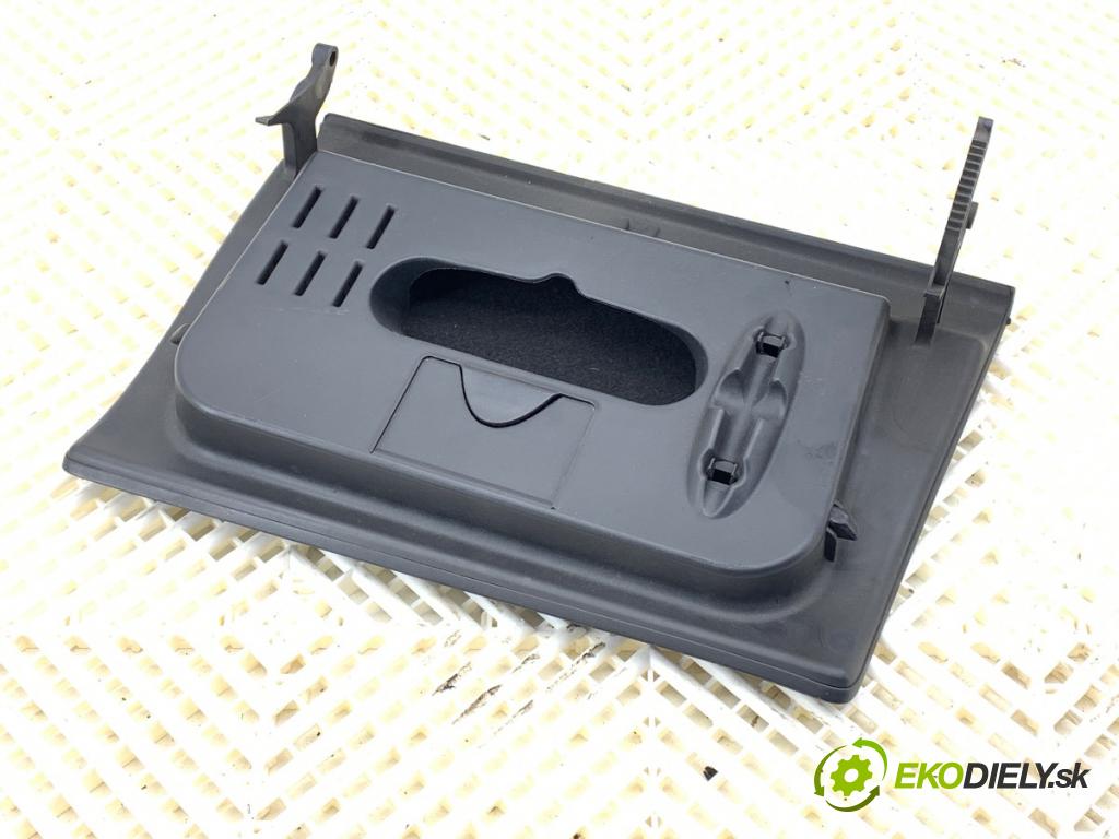 SEAT IBIZA III (6L1) 2002 - 2009    1.4 16V 63 kW [86 KM] benzyna 2006 - 2009  Priehradka, kastlík spolujazdca  (Priehradky, kastlíky)