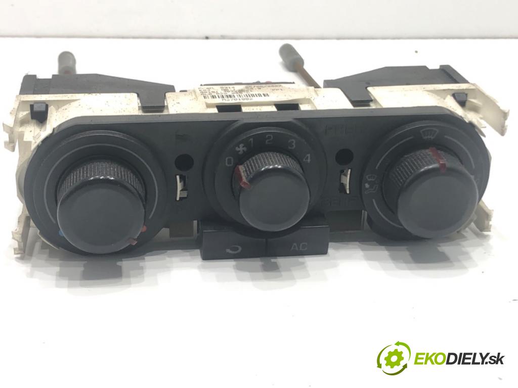 SEAT IBIZA III (6L1) 2002 - 2009    1.4 16V 63 kW [86 KM] benzyna 2006 - 2009  Panel ovládania kúrenia 6L0820045C (Prepínače, spínače, tlačidlá a ovládače kúrenia)