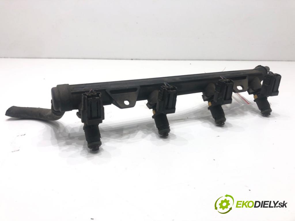 SEAT IBIZA III (6L1) 2002 - 2009    1.4 16V 63 kW [86 KM] benzyna 2006 - 2009  Lišta vstrekovacia 036906031AG (Vstrekovacie lišty)