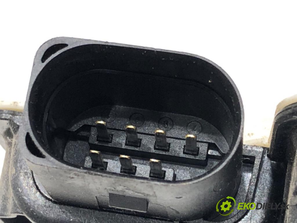 SKODA SUPERB II Kombi (3T5) 2009 - 2015    2.0 TDI 125 kW [170 KM] olej napędowy 2009 - 2015  zámok dveře levý přední část 5N1837015C