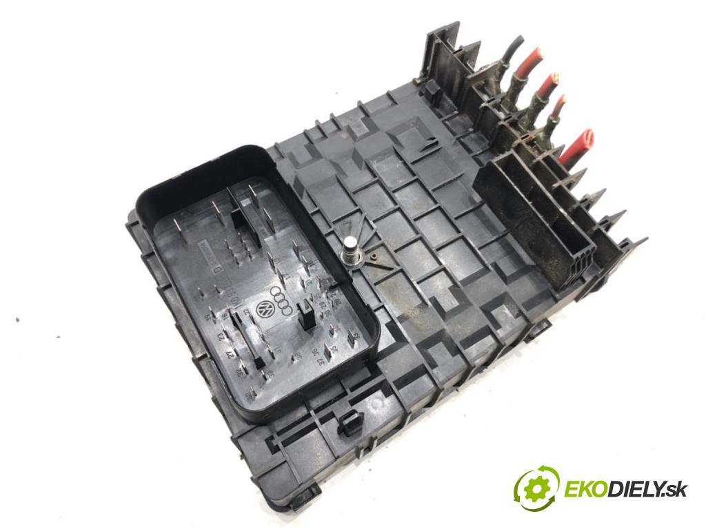 SKODA SUPERB II Kombi (3T5) 2009 - 2015    2.0 TDI 125 kW [170 KM] olej napędowy 2009 - 2015  skříňka poistková 1K0937118 (Pojistkové skříňky)