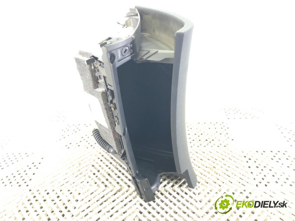 SKODA SUPERB II Kombi (3T5) 2009 - 2015    2.0 TDI 125 kW [170 KM] olej napędowy 2009 - 2015  Priehradka, kastlík spolujazdca 3T1857097C (Priehradky, kastlíky)