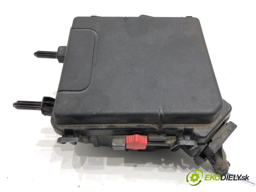 RENAULT MEGANE III Grandtour (KZ0/1) 2008 - 2022    1.6 dCi (KZ00, KZ12, KZ13) 96 kW [130 KM] olej napędowy 2011 - 2022  Modul USM 284B65628R (Ostatné)