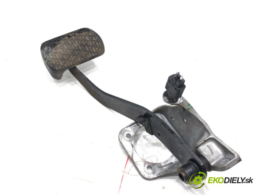 MERCEDES-BENZ 190 (W201) 1982 - 1993    E 2.0 (201.024) 83 kW [113 KM] benzyna 1985 - 1986  PEDÁL: 1242900519 (Pedále)