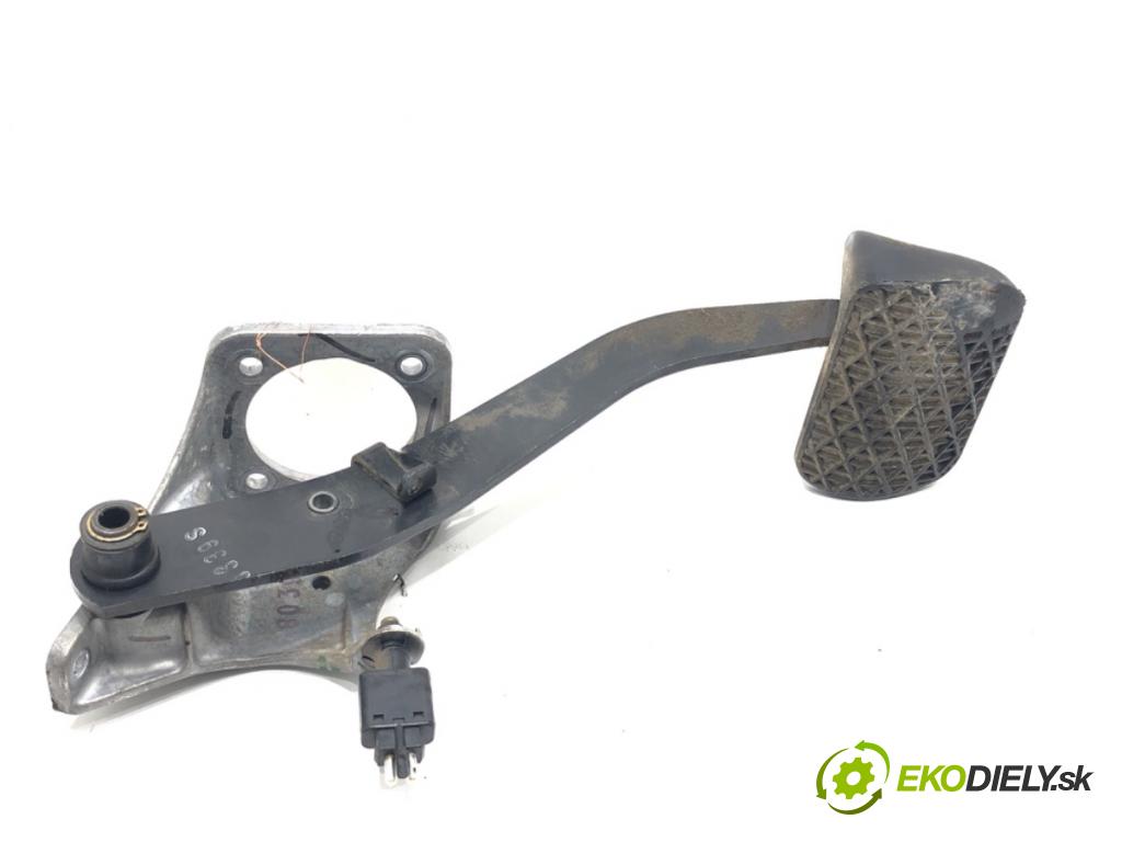 MERCEDES-BENZ 190 (W201) 1982 - 1993    E 2.0 (201.024) 83 kW [113 KM] benzyna 1985 - 1986  PEDÁL: 1242900519 (Pedále)