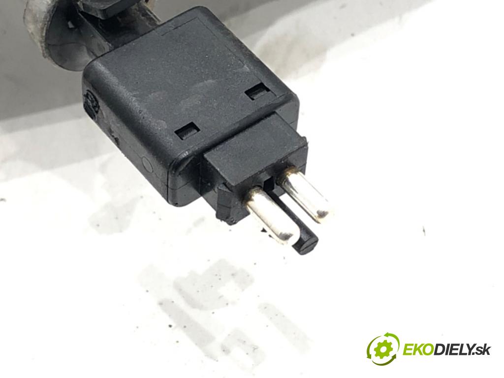 MERCEDES-BENZ 190 (W201) 1982 - 1993    E 2.0 (201.024) 83 kW [113 KM] benzyna 1985 - 1986  PEDÁL: 1242900519 (Pedále)