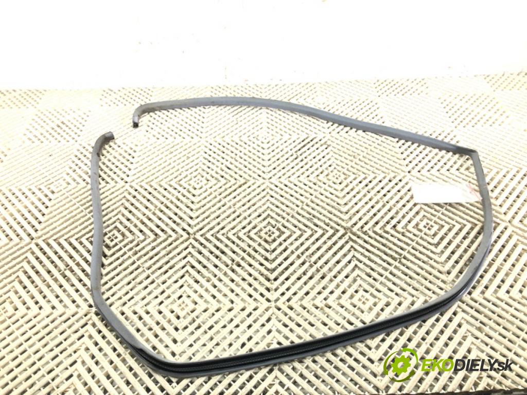 MERCEDES-BENZ 190 (W201) 1982 - 1993    E 2.0 (201.024) 83 kW [113 KM] benzyna 1985 - 1986  těsnění dveře zadní část pravá  (Ostatní)