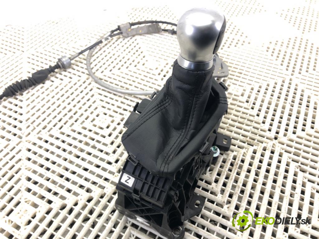 TOYOTA C-HR (_X1_) 2016 - 2022    1.8 Hybrid (ZYX10_, ZYX11_) 90 kW [122 KM] Hybryda silnik benzynowy / elektryczny 2016 - 2022  Kulisa 113113496 (Rýchlostná páka / kulisa)