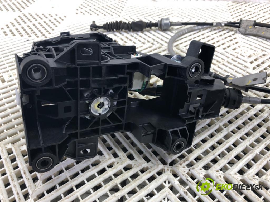 TOYOTA C-HR (_X1_) 2016 - 2022    1.8 Hybrid (ZYX10_, ZYX11_) 90 kW [122 KM] Hybryda silnik benzynowy / elektryczny 2016 - 2022  Kulisa 113113496 (Rýchlostná páka / kulisa)