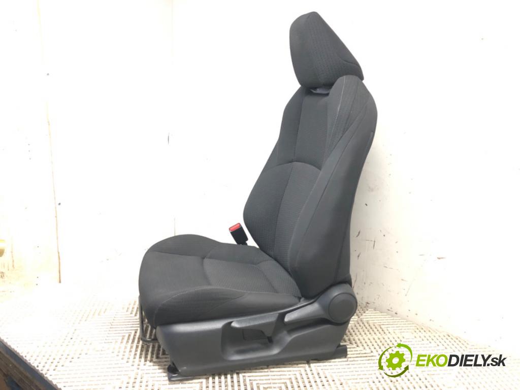 TOYOTA C-HR (_X1_) 2016 - 2022    1.8 Hybrid (ZYX10_, ZYX11_) 90 kW [122 KM] Hybryda silnik benzynowy / elektryczny 2016 - 2022  Sedadlo ľavy predný