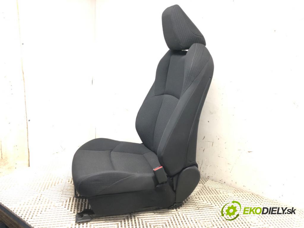 TOYOTA C-HR (_X1_) 2016 - 2022    1.8 Hybrid (ZYX10_, ZYX11_) 90 kW [122 KM] Hybryda silnik benzynowy / elektryczny 2016 - 2022  Sedadlo pravy predný