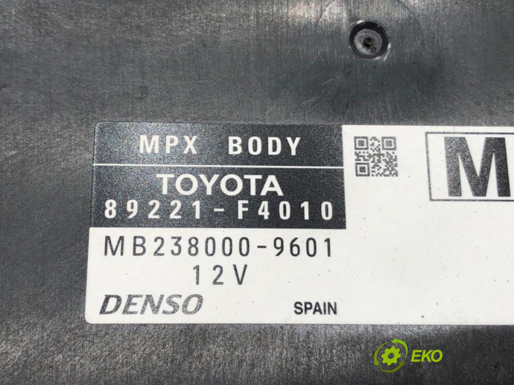 TOYOTA C-HR (_X1_) 2016 - 2022    1.8 Hybrid (ZYX10_, ZYX11_) 90 kW [122 KM] Hybryda silnik benzynowy / elektryczny 2016 - 2022  Modul komfortu 89221-F4010 (Moduly komfortu)