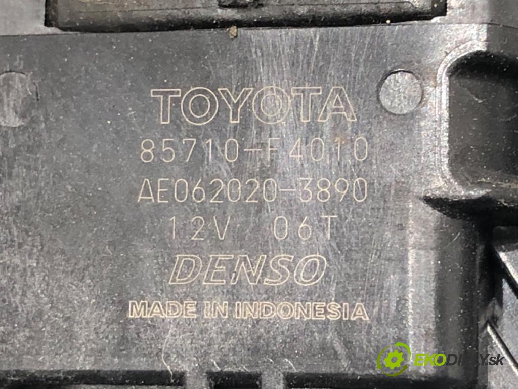 TOYOTA C-HR (_X1_) 2016 - 2022    1.8 Hybrid (ZYX10_, ZYX11_) 90 kW [122 KM] Hybryda silnik benzynowy / elektryczny 2016 - 2022  mechanismus okna pravý přední část 85710-F4010