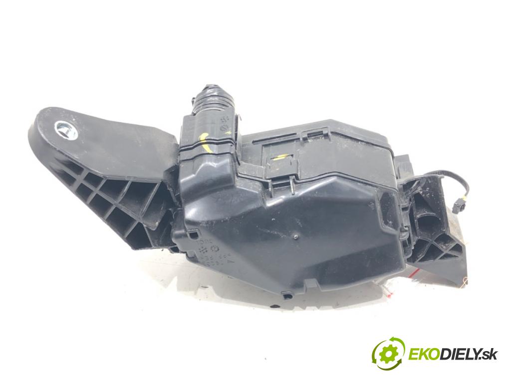 TOYOTA C-HR (_X1_) 2016 - 2022    1.8 Hybrid (ZYX10_, ZYX11_) 90 kW [122 KM] Hybryda silnik benzynowy / elektryczny 2016 - 2022  skříňka poistková  (Pojistkové skříňky)