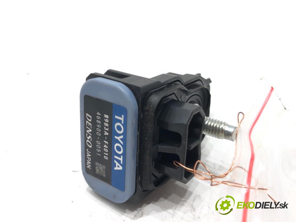 TOYOTA C-HR (_X1_) 2016 - 2022    1.8 Hybrid (ZYX10_, ZYX11_) 90 kW [122 KM] Hybryda silnik benzynowy / elektryczny 2016 - 2022  Snímač nárazu 8983A-F4010 (Snímače nárazu)