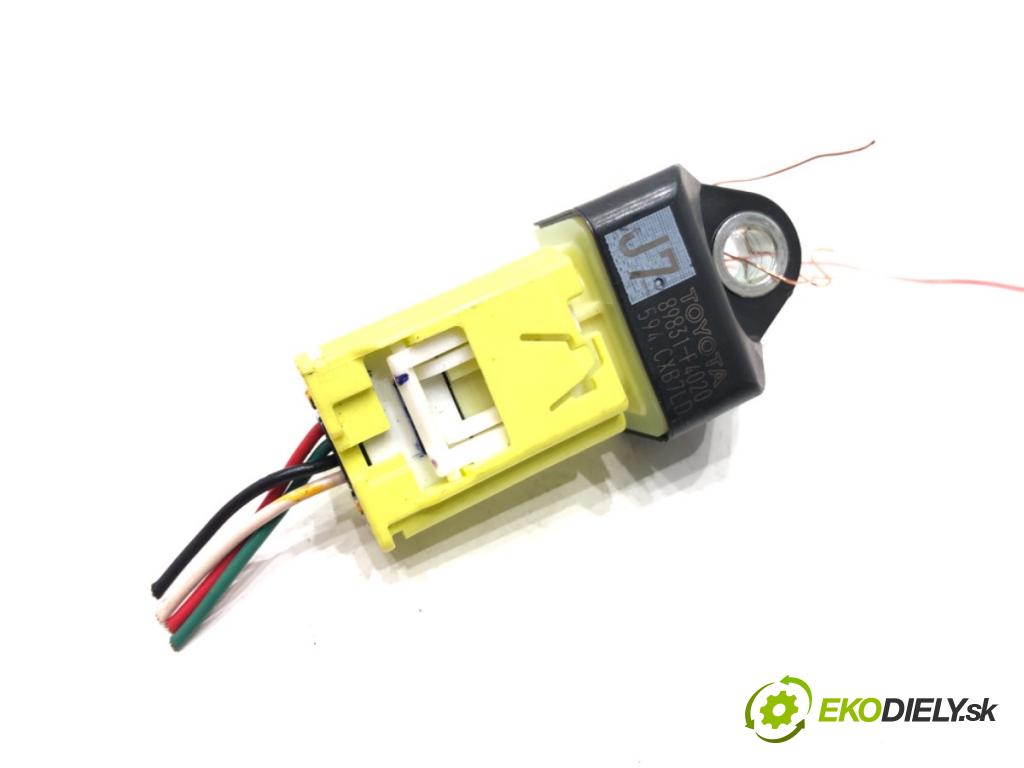 TOYOTA C-HR (_X1_) 2016 - 2022    1.8 Hybrid (ZYX10_, ZYX11_) 90 kW [122 KM] Hybryda silnik benzynowy / elektryczny 2016 - 2022  Snímač nárazu 89831-F4020 (Snímače nárazu)