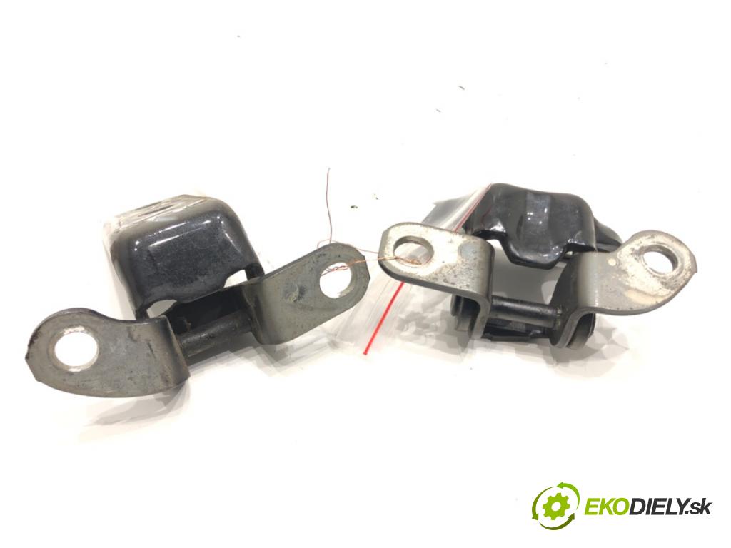 TOYOTA C-HR SUV 2017 90 kW 1.8 Hybrid (ZYX10_, ZYX11_) 1798 závěs dveře zadní část pravý