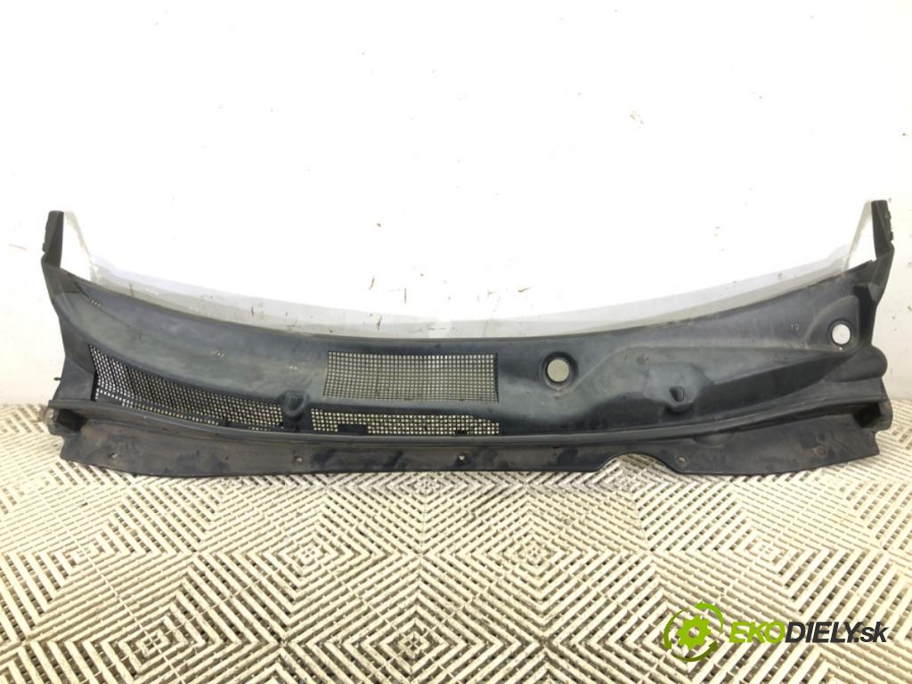 KIA SPORTAGE III (SL) 2009 - 2022    2.0 CRDi AWD 100 kW [136 KM] olej napędowy 2010 - 2022  Torpédo, plast pod čelné okno  (Torpéda)