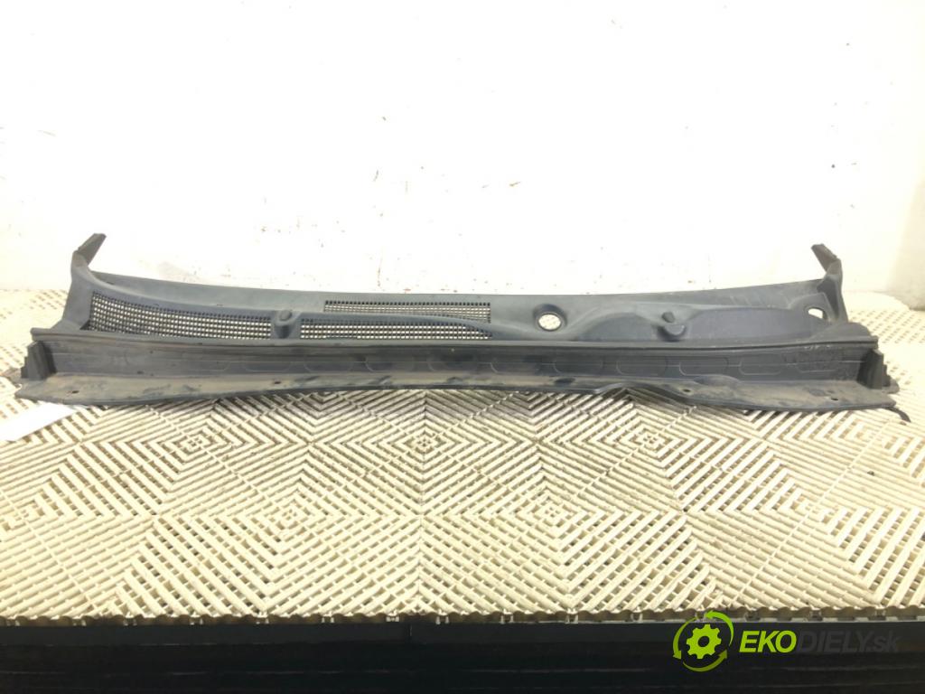 KIA SPORTAGE III (SL) 2009 - 2022    2.0 CRDi AWD 100 kW [136 KM] olej napędowy 2010 - 2022  Torpédo, plast pod čelné okno  (Torpéda)