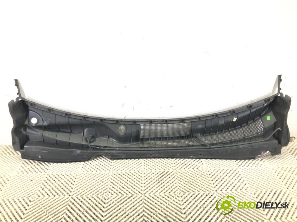 KIA SPORTAGE III (SL) 2009 - 2022    2.0 CRDi AWD 100 kW [136 KM] olej napędowy 2010 - 2022  Torpédo, plast pod čelné okno  (Torpéda)