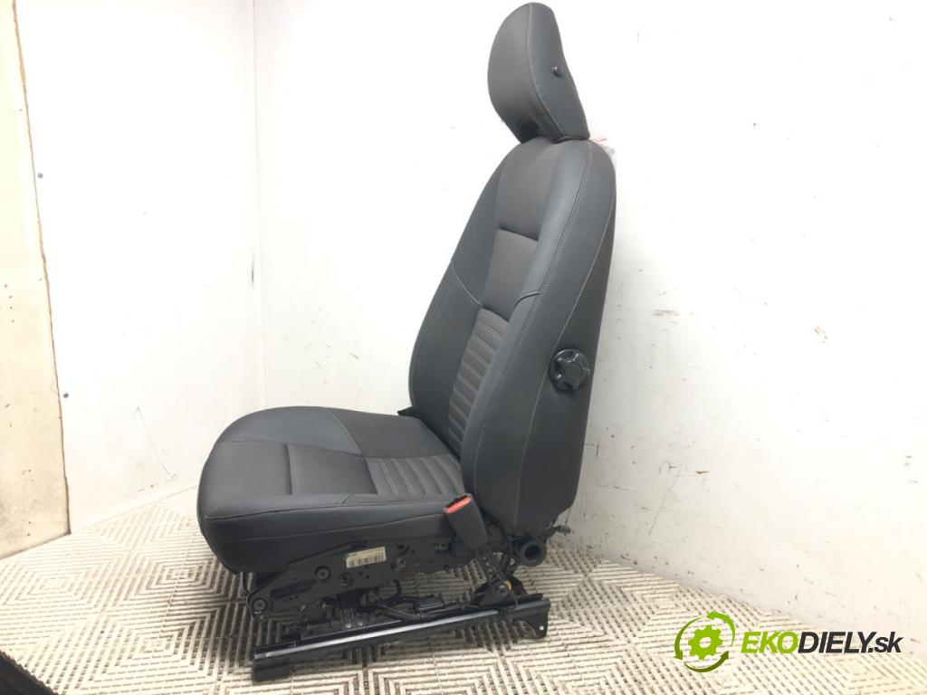 VOLVO V50 (545) 2003 - 2012    2.0 D 100 kW [136 KM] olej napędowy 2004 - 2010  Sedadlo pravy predný