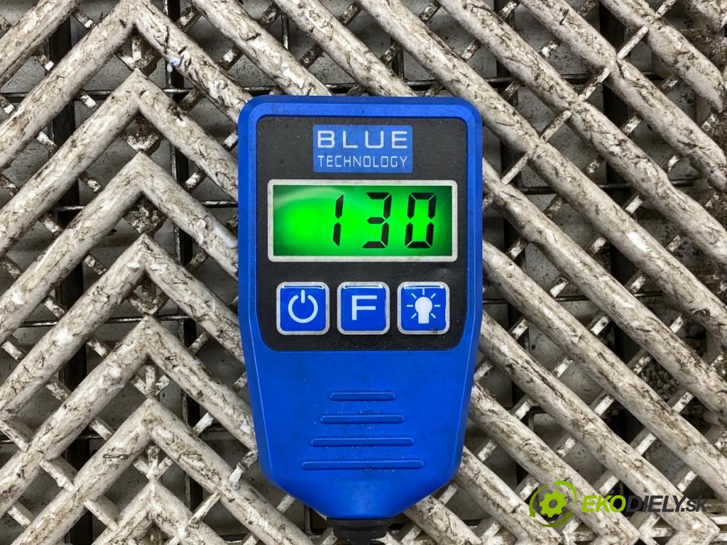 VOLVO V50 Kombi 2008 100 kW 2.0 D 1998 dveře levý přední část