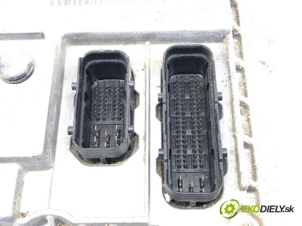 SMART FORTWO coupe (450) 2004 - 2007    0.7 (450.330) 37 kW [50 KM] benzyna 2004 - 2007  riadiaca jednotka Motor 0261205006 (Riadiace jednotky)