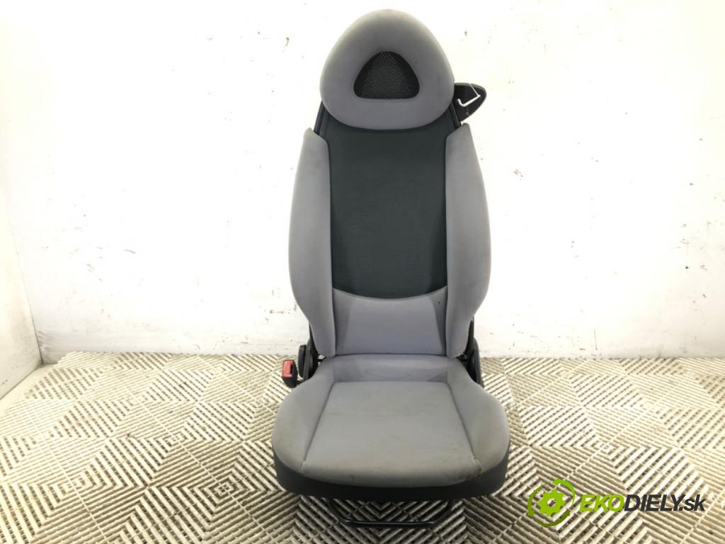 SMART FORTWO coupe 2004 37 kW 0.7 (450.330) 698 sedadlo levý přední část 